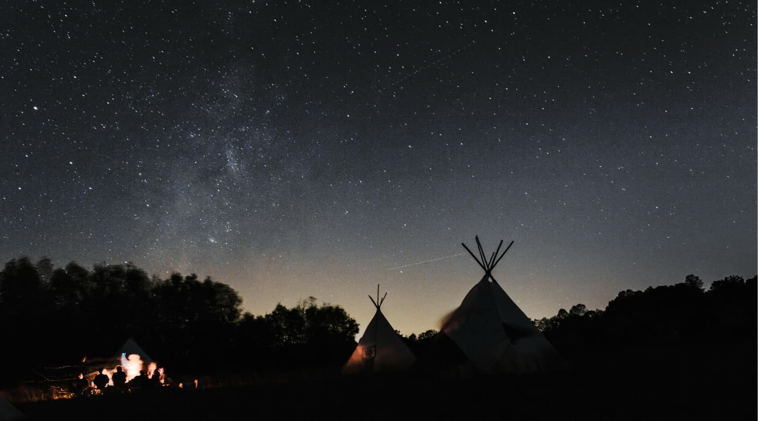 Portable satellite internet equipment with a compact Starlink Mini dish for short-term rental in Ottawa, Ontario